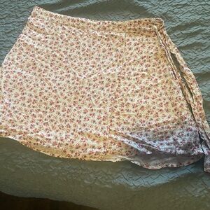 American Eagle Floral Pink and Cream Lightweight Wrap Skirt